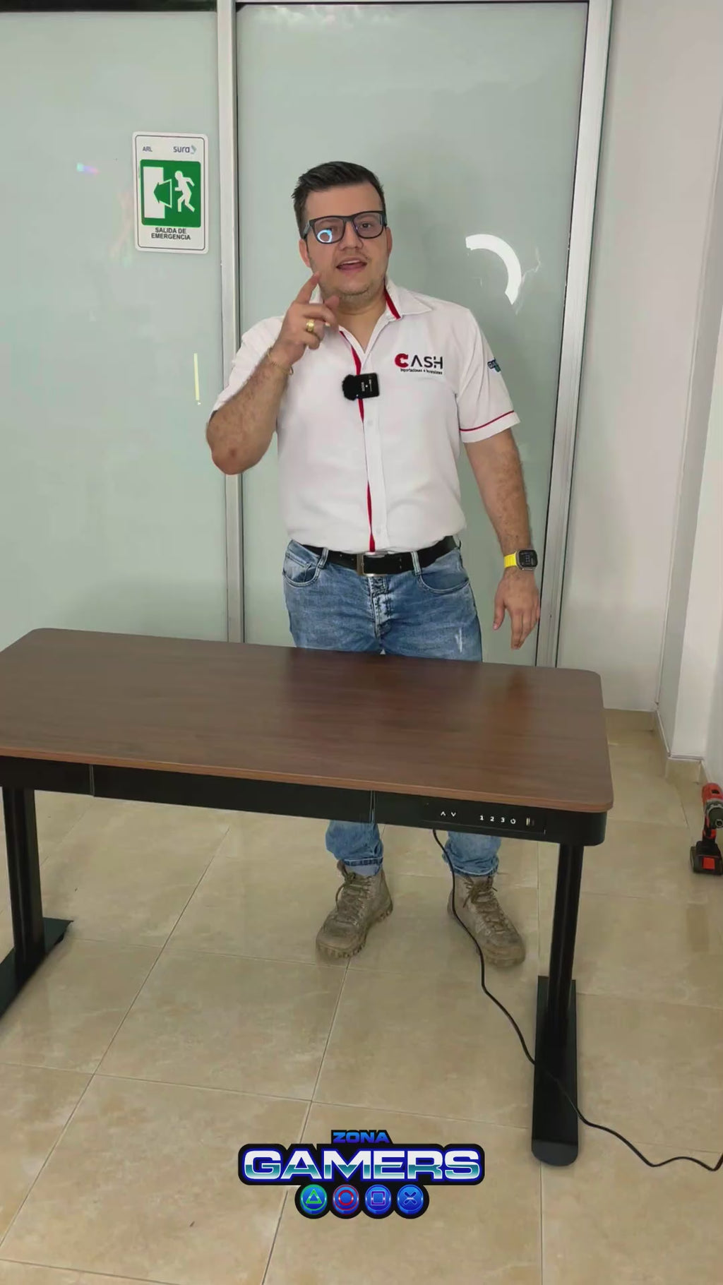 Escritorio Z-008 color Walnut+Black con motor eléctrico